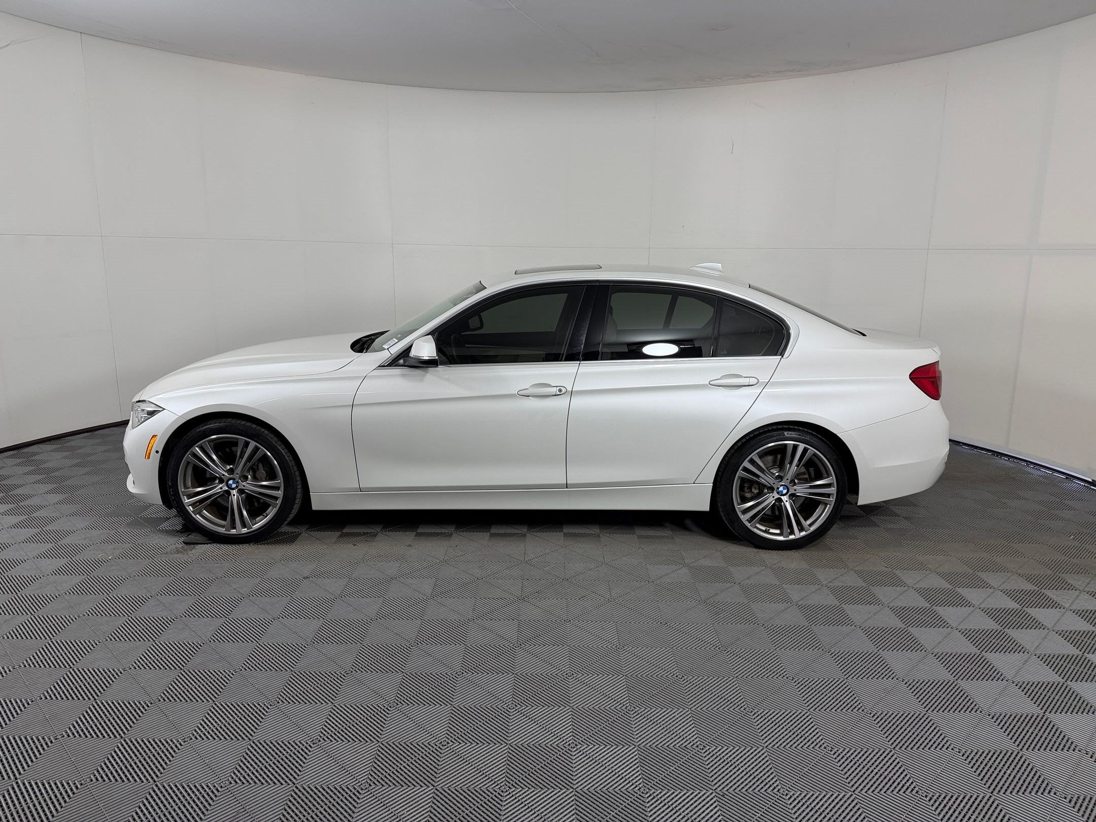 bmw 3 series 2016 WBA8B3G51GNT62915 image bmw 3 series 2016 WBA8B3G51GNT62915 image